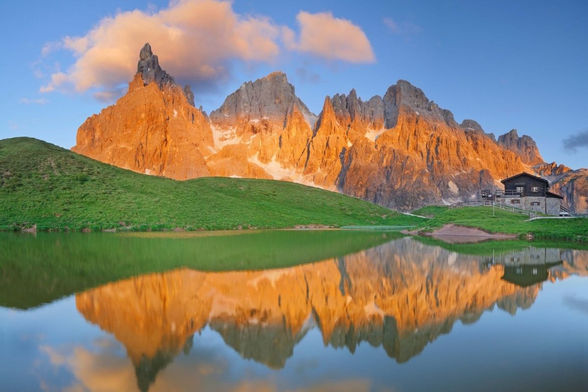 Vista panoramica di San Martino di Castrozza, includi le Pale di San Martino