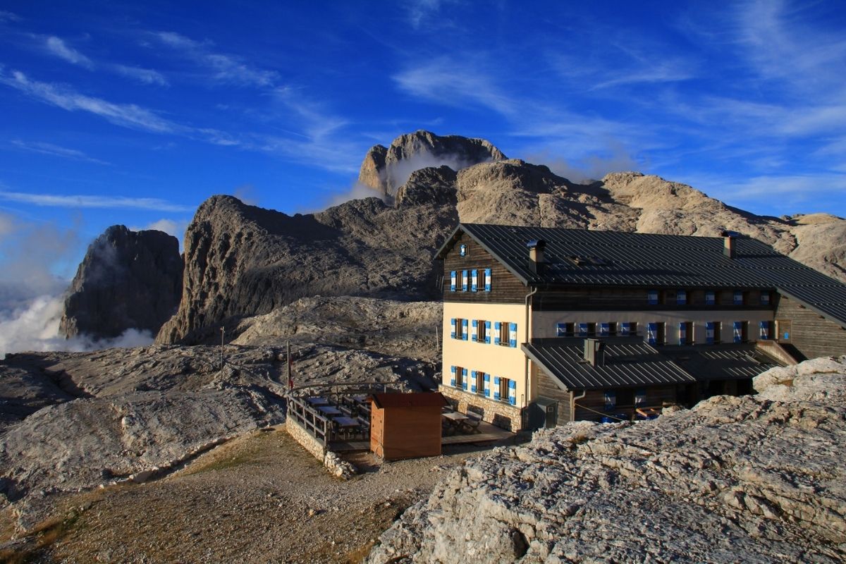 Rifugio Rosetta con vista sulle montagne a San Martino di Castrozza