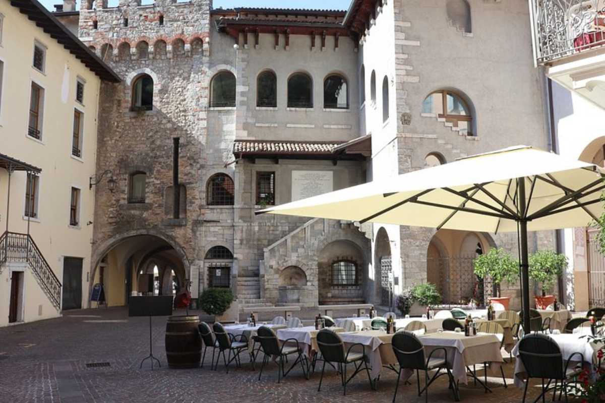 Ristorante con vista sul lago a Riva del Garda