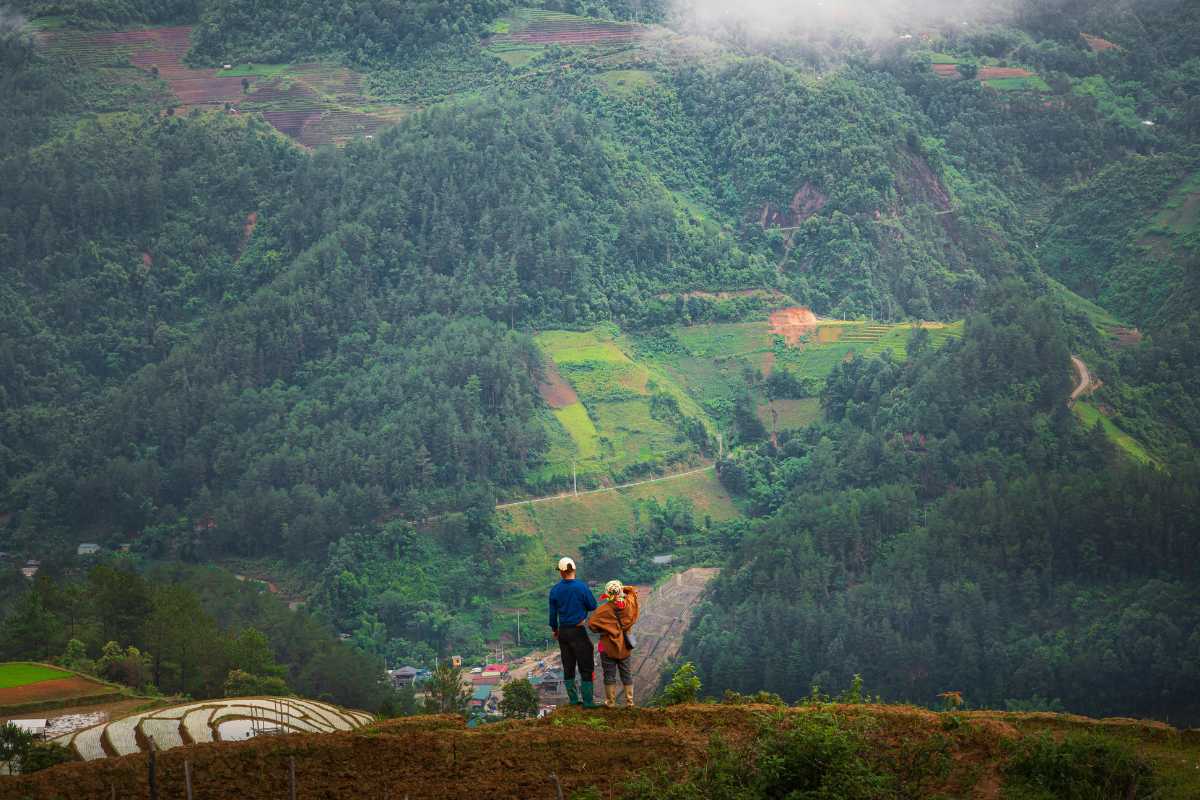 Festa tradizionale in Val di Fassa con elementi culturali ladini