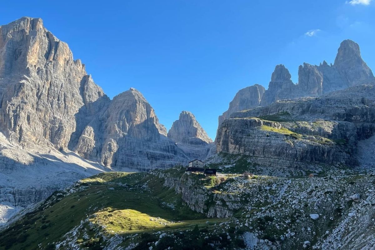 Panorami delle Dolomiti di Brenta e sentieri del Altopiano della Paganella