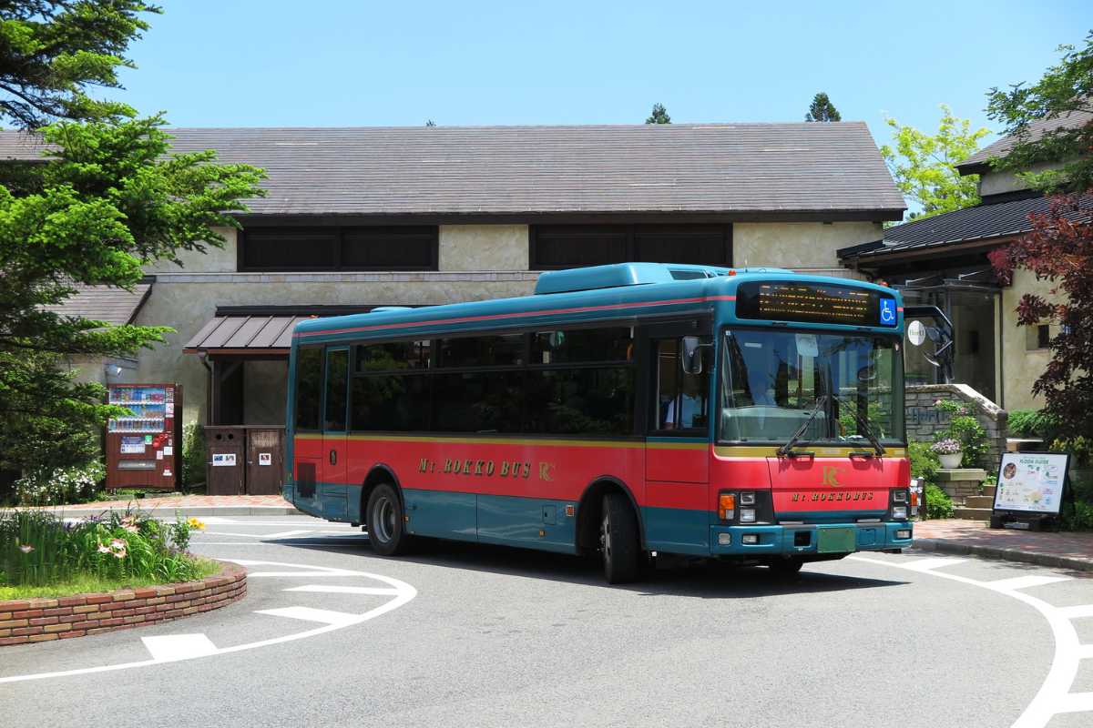 Autobus in partenza per Madonna di Campiglio